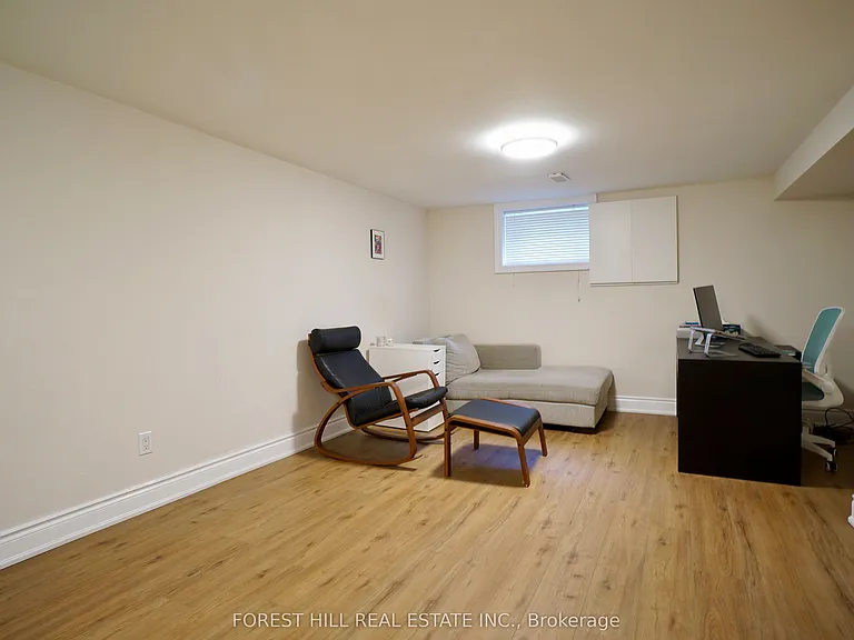 7 Twin Pauls Cres — Photo 10