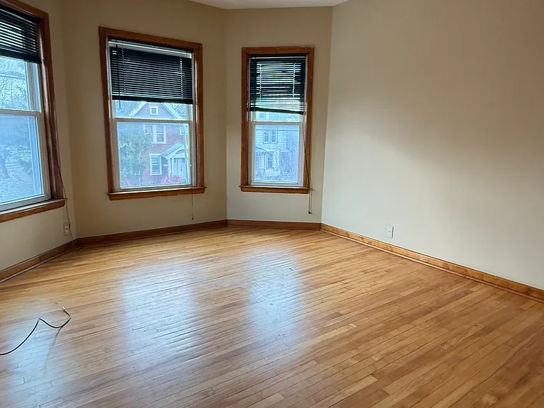 943 Oak St — Photo 9