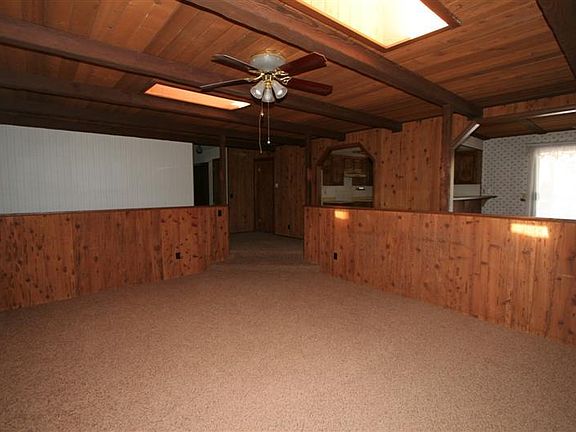 5th image of 901 West Ln