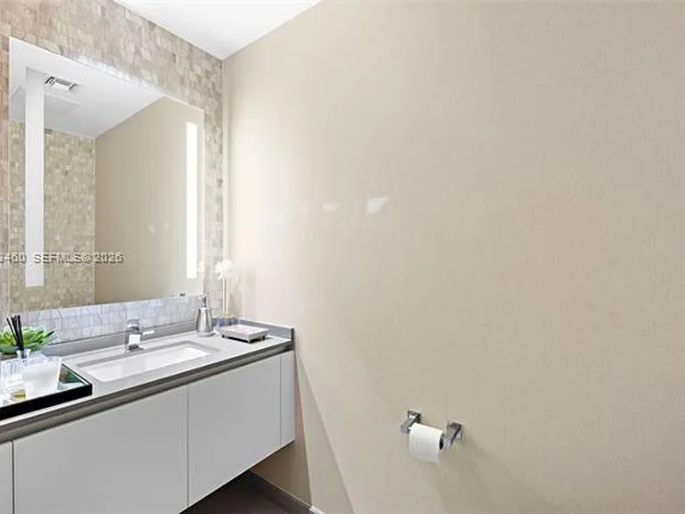 88 SW 7th St #1201 — Photo 17