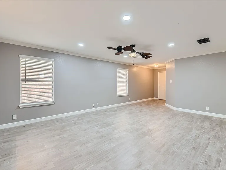 1803 Lloydminister Way — Photo 8