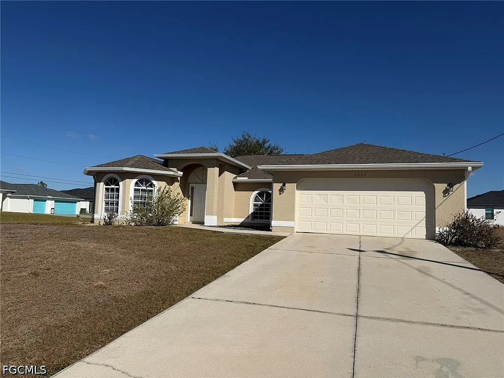 4 bed, 2.0 bath, 1720 sqft, $2,000 — Photo 1