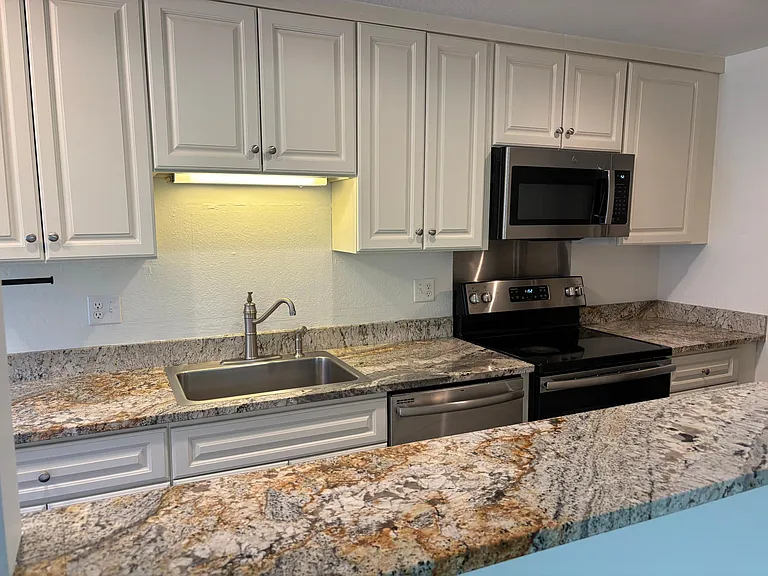 110 NW 39th St #3 — Photo 11