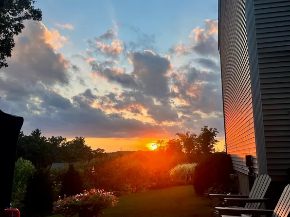 4 Fox Run Road, Raymond, NH 03077