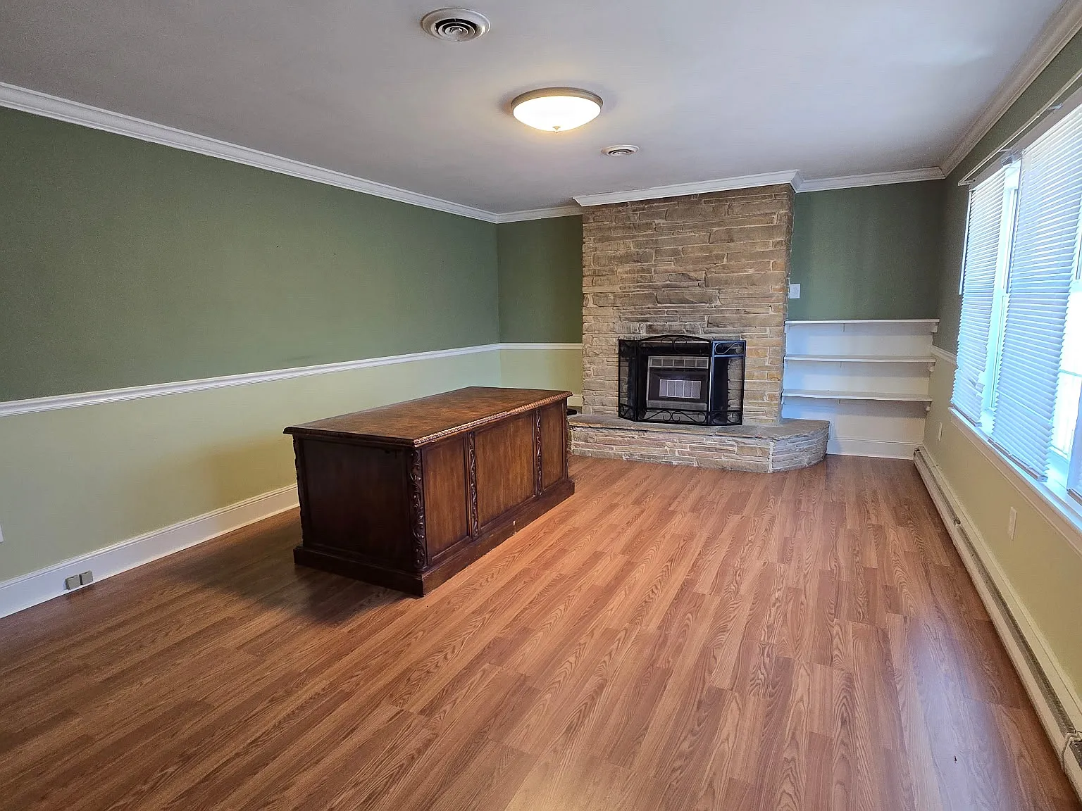 3 bed, $2,500 — Photo 2