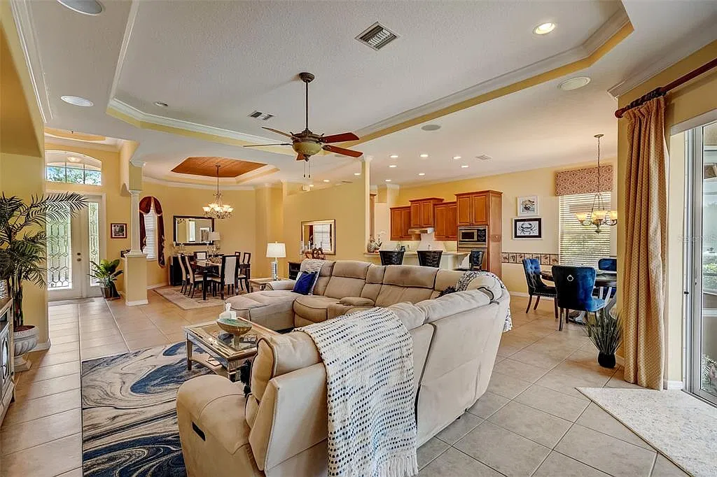 3 bed, 2.0 bath, 2150 sqft, $3,495 — Photo 4