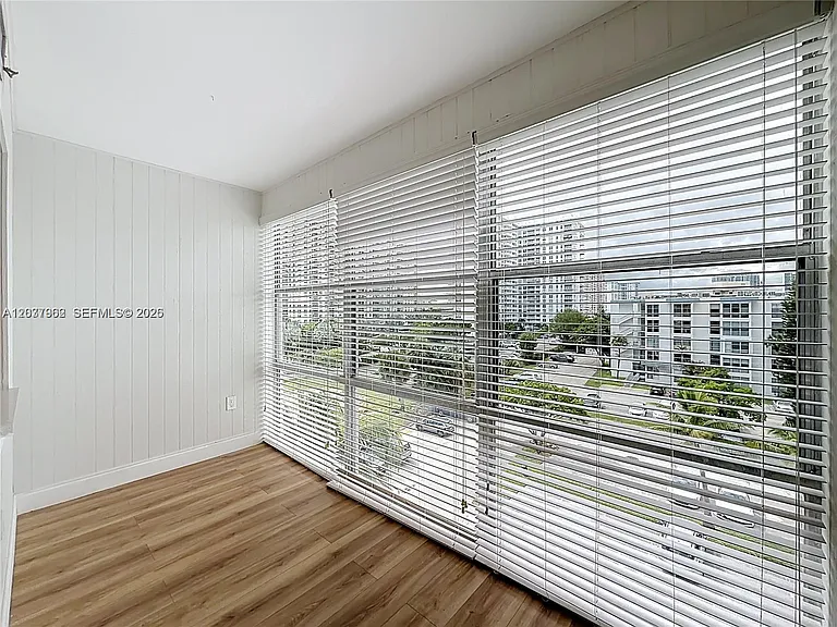 17560 Atlantic Blvd #501 — Photo 28