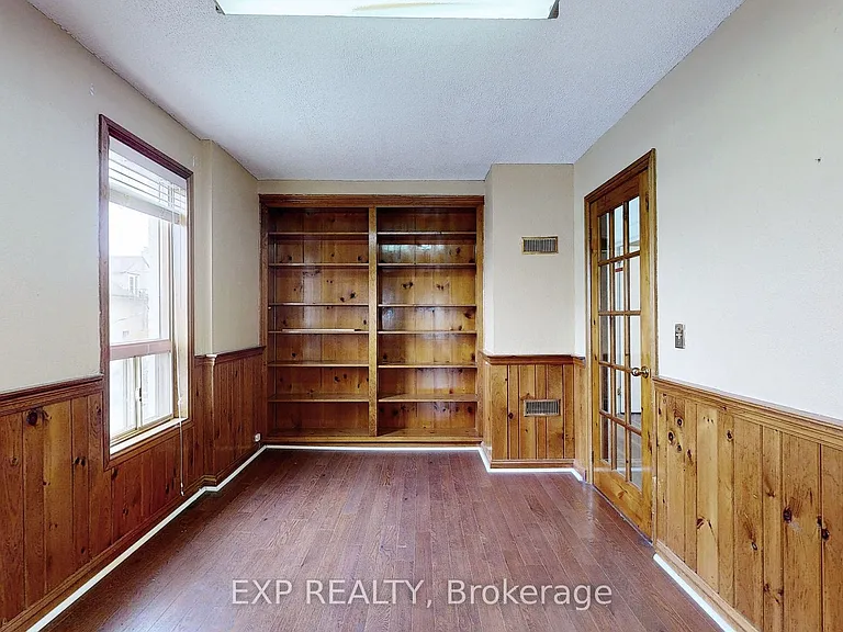 15 Colborne St E — Photo 6