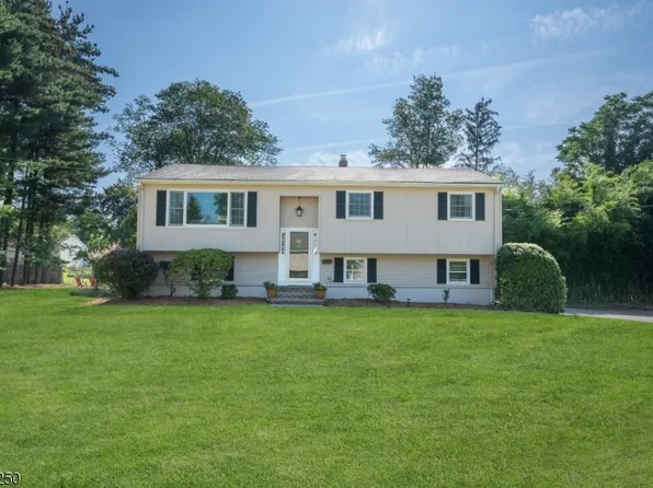 54 Surrey Ln, East Hanover Twp., NJ 07936