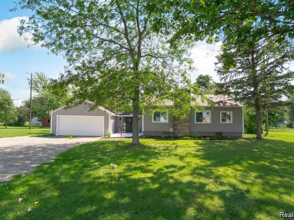 2138 E Reid Rd, Grand Blanc, MI 48439
