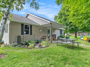 9531 Sunrise Ct, Mesick, MI 49668