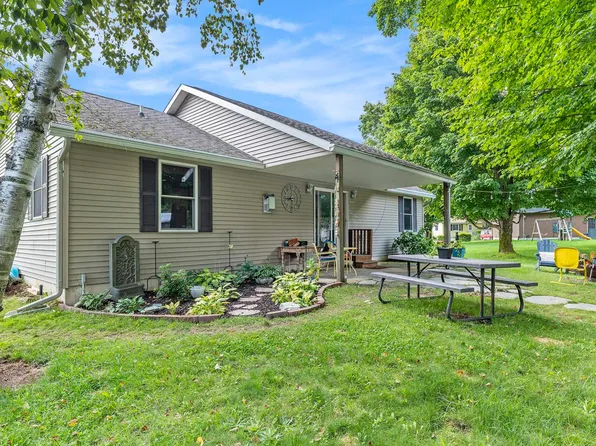 9531 Sunrise Ct, Mesick, MI 49668
