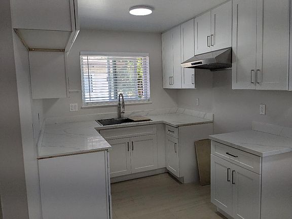 2nd image of 1579 Quebec Ct