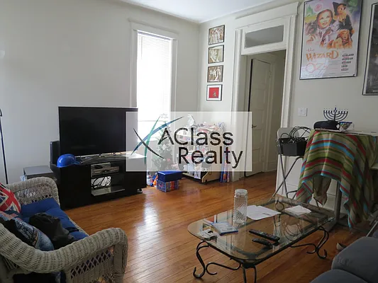 Rented by A Class Realty Long Island City LLC | media 4