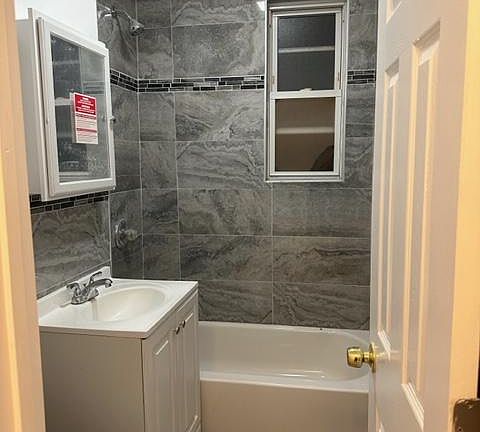 4th image of 1115 Croes Ave #2