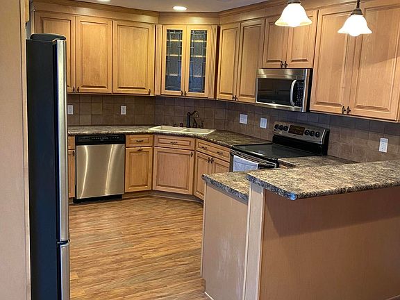 3rd image of 913 Acorn Ln