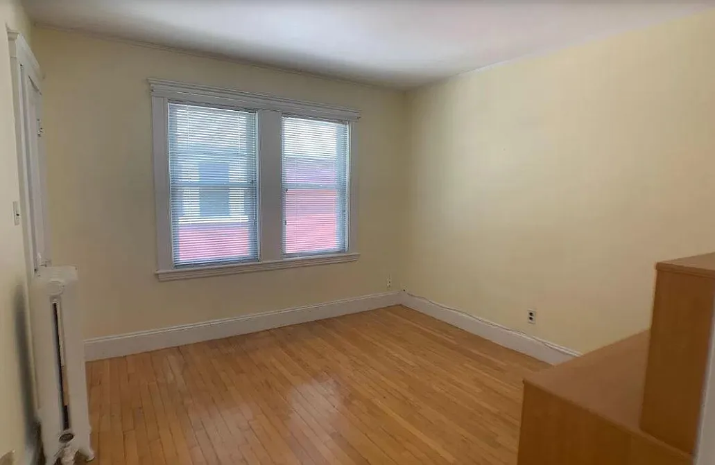 5 bed, 9999 sqft, $7,250 — Photo 1