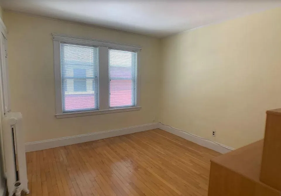 25 Edison Ave #1B