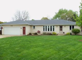 8186 Greenridge Dr, Jenison, MI 49428