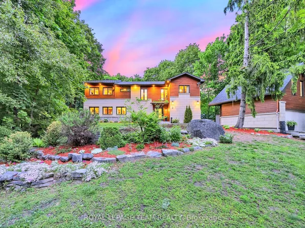 2 Fairhaven Way, Ottawa, ON K1K 0R3