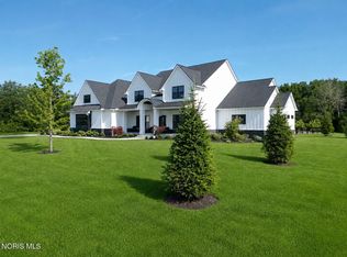 4003 McCallister Dr, Perrysburg, OH 43551