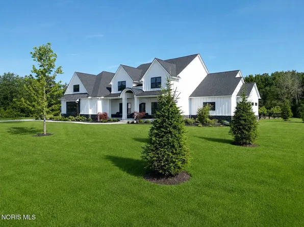 4003 McCallister Dr, Perrysburg, OH 43551