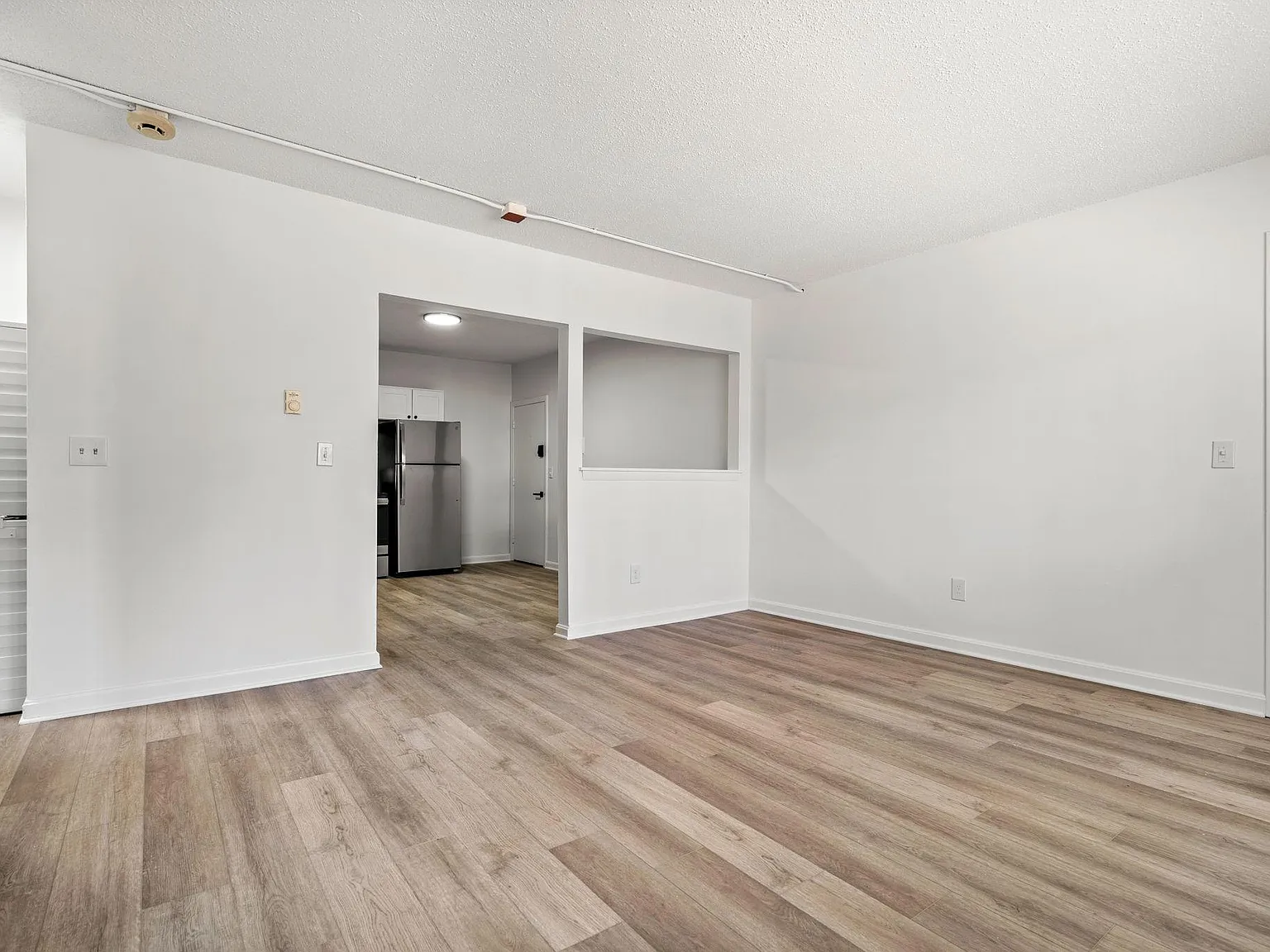 2 bed, 800 sqft, $2,200 — Photo 4