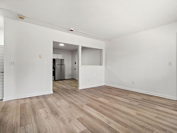4th image of 14 Pierce St APT 8
