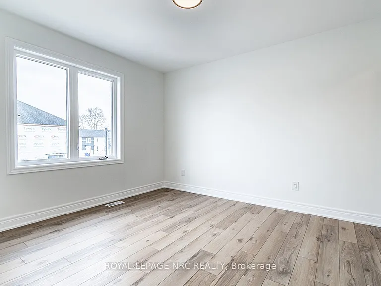 121A Moffatt St #21 — Photo 23