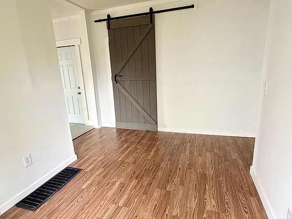 5th image of 42 Warner Ave