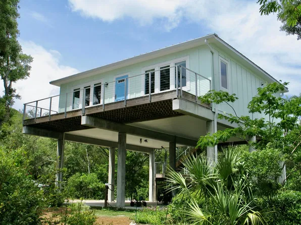 289 Mashes Sands Rd, Panacea, FL 32346