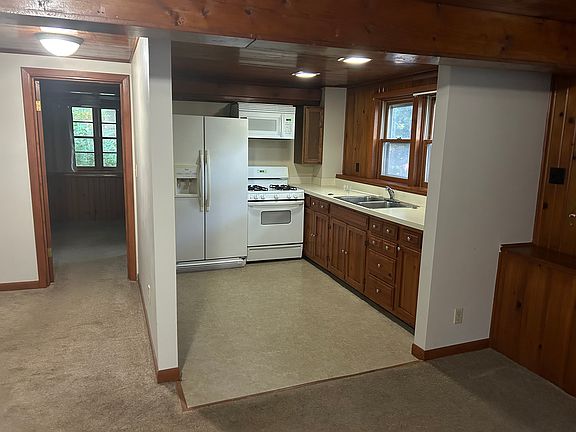 3rd image of 366 N Lincolnway #B