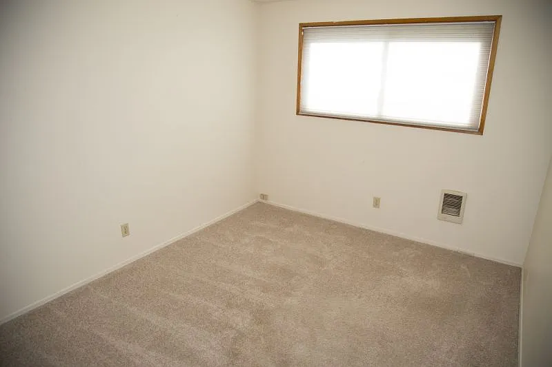 2478 NE Sunrise Ln photo 1