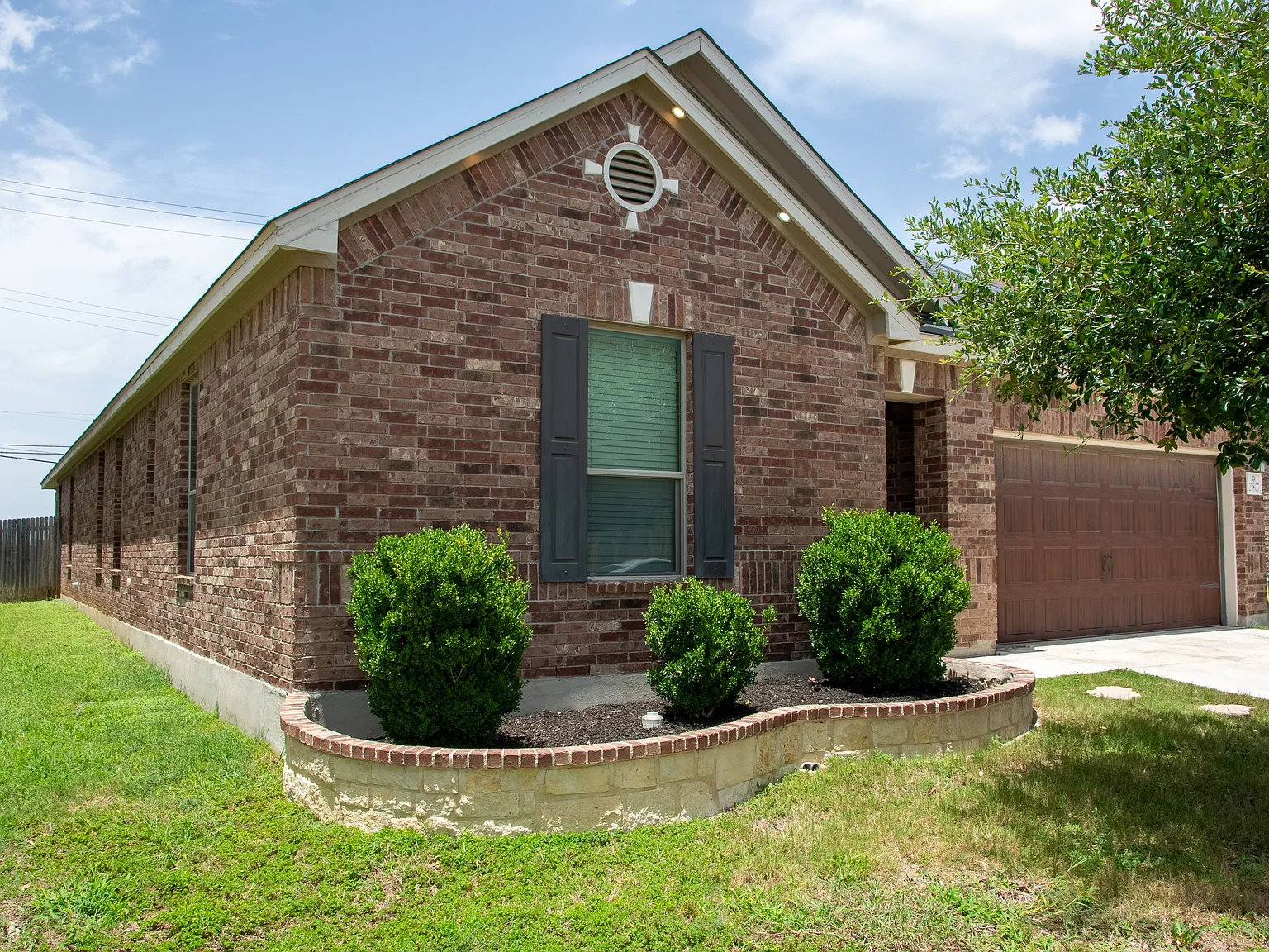 21807 Yucca Bnd — Photo 2