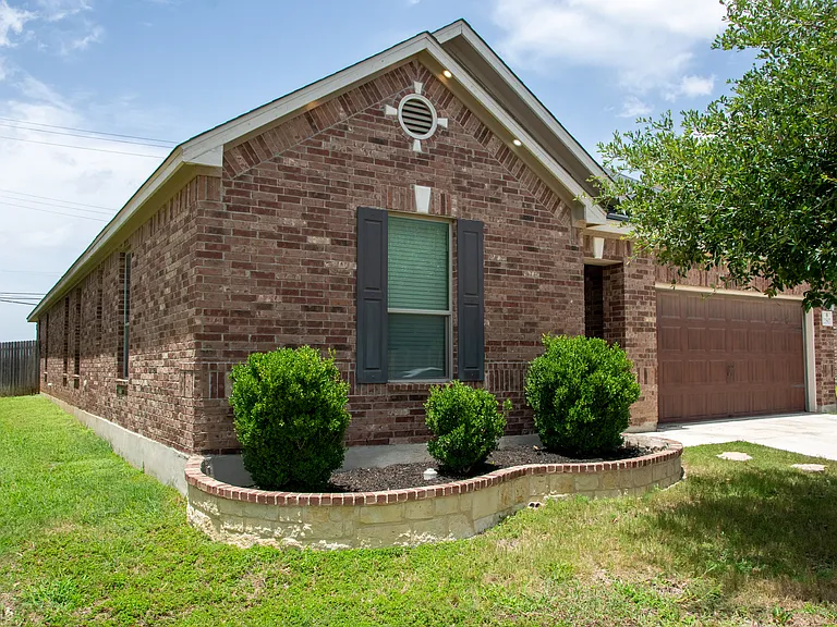21807 Yucca Bnd — Photo 1