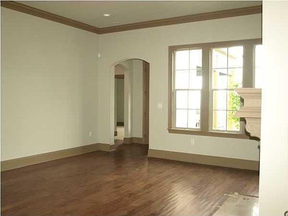 4th image of 113 Greenbank Ln