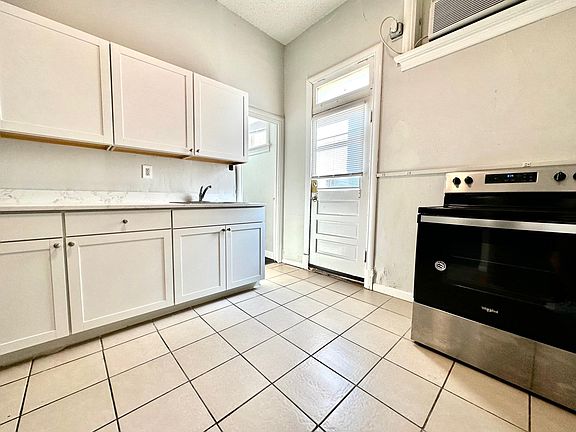 3rd image of 4210 Ellenwood Ave