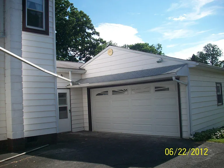 365 1st Ave — Photo 2