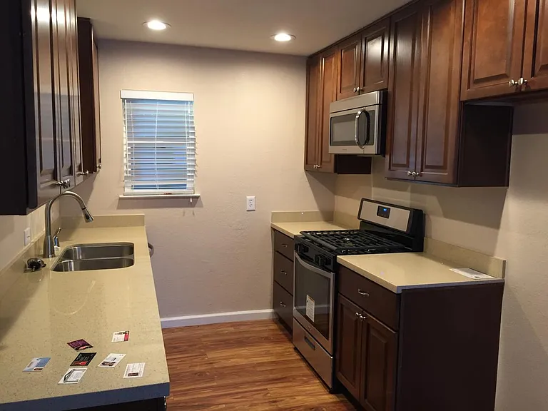 319 Falcon Dr — Photo 7