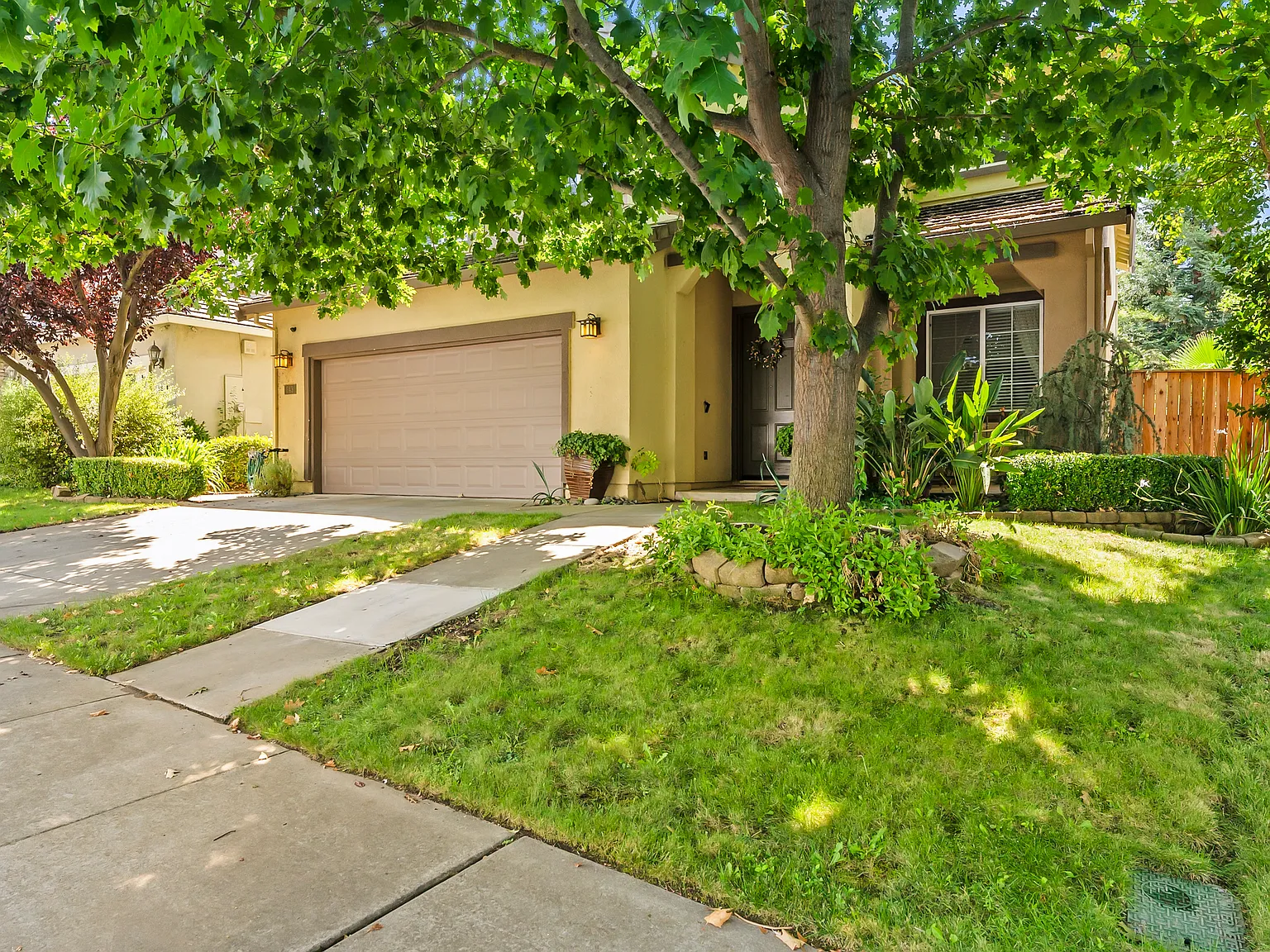 5 bed, 2788 sqft, $4,300 — Photo 2