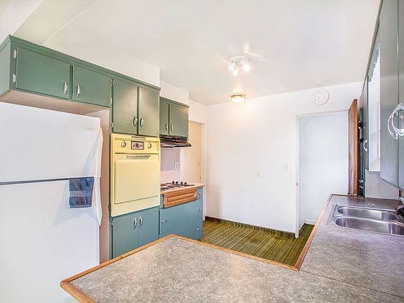 4th image of 860 Dorroll St NE