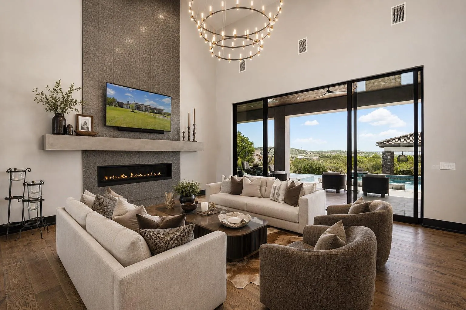 4 bed, 6.0 bath, 4764 sqft, $13,500 — Photo 3