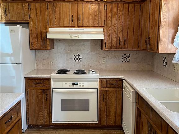 4th image of 5724 NW Chestnut Ln