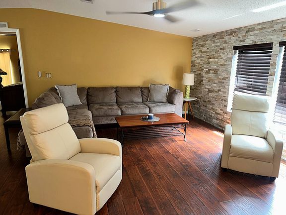 3rd image of 1711 Woodmount Ln #527