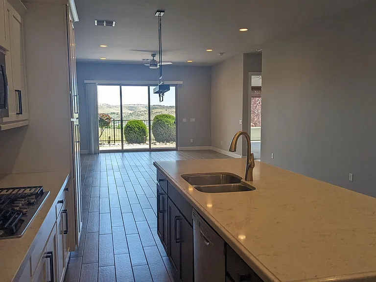 1883 Kensington Ct — Photo 5