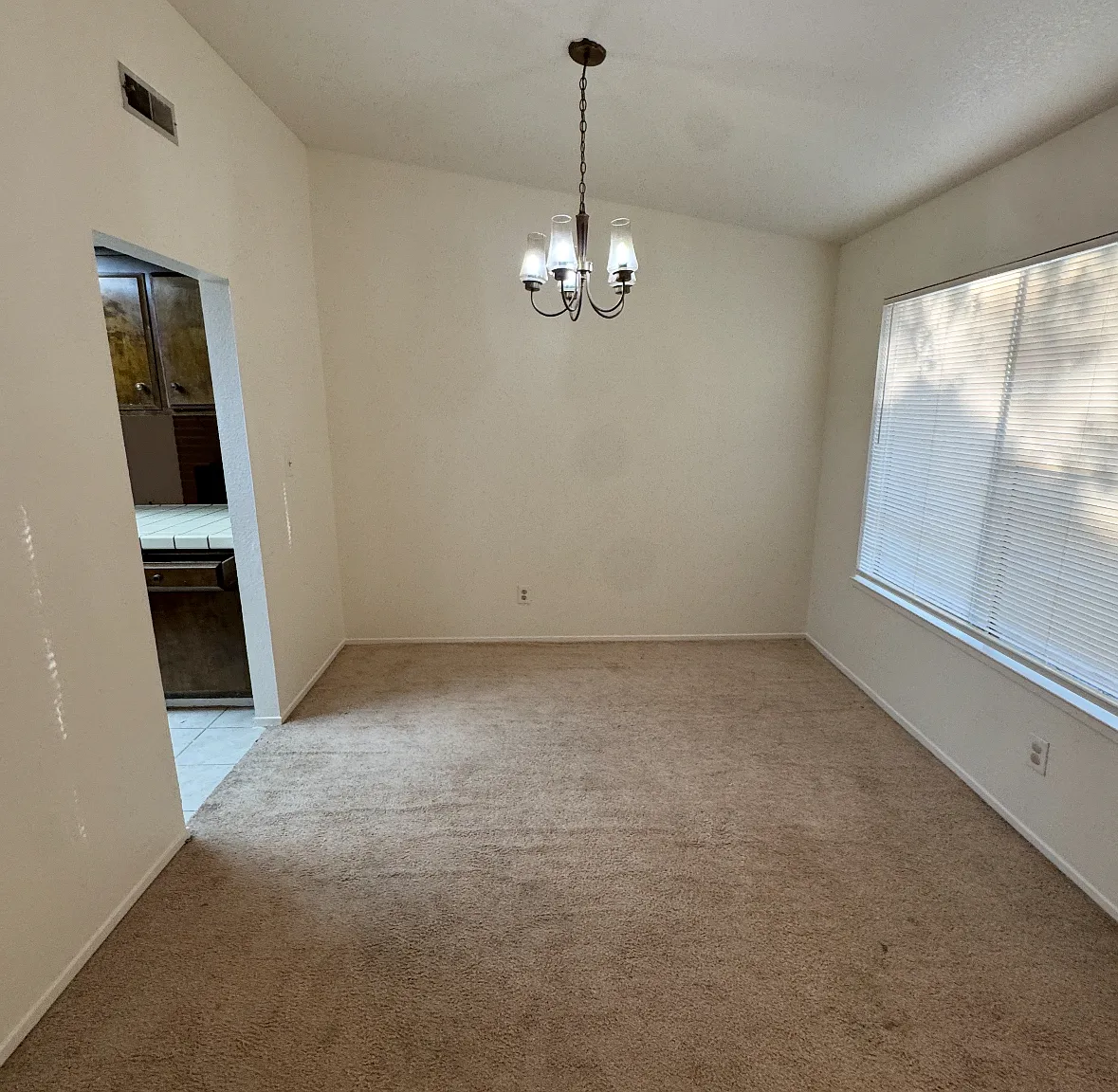 3 bed, 2.0 bath, 1667 sqft, $2,250 — Photo 4