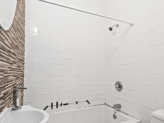 4th image of 259 Saint Nicholas Ave APT 1R