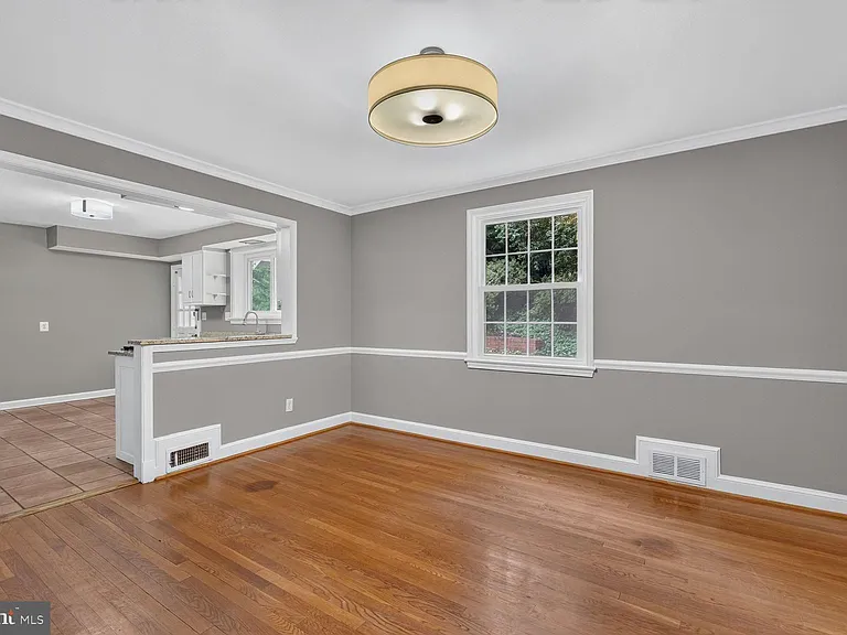 7215 Rollingwood Dr — Photo 8