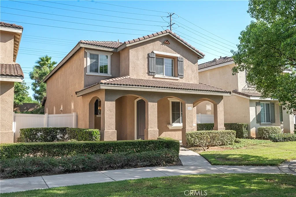 4 bed, 2.5 bath, 1819 sqft, $3,500 — Photo 1