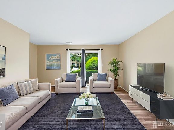 4th image of 102 Morgan Pl